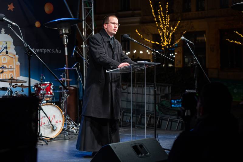 2023_12_szechenyi ter advent kezdes_06.jpg